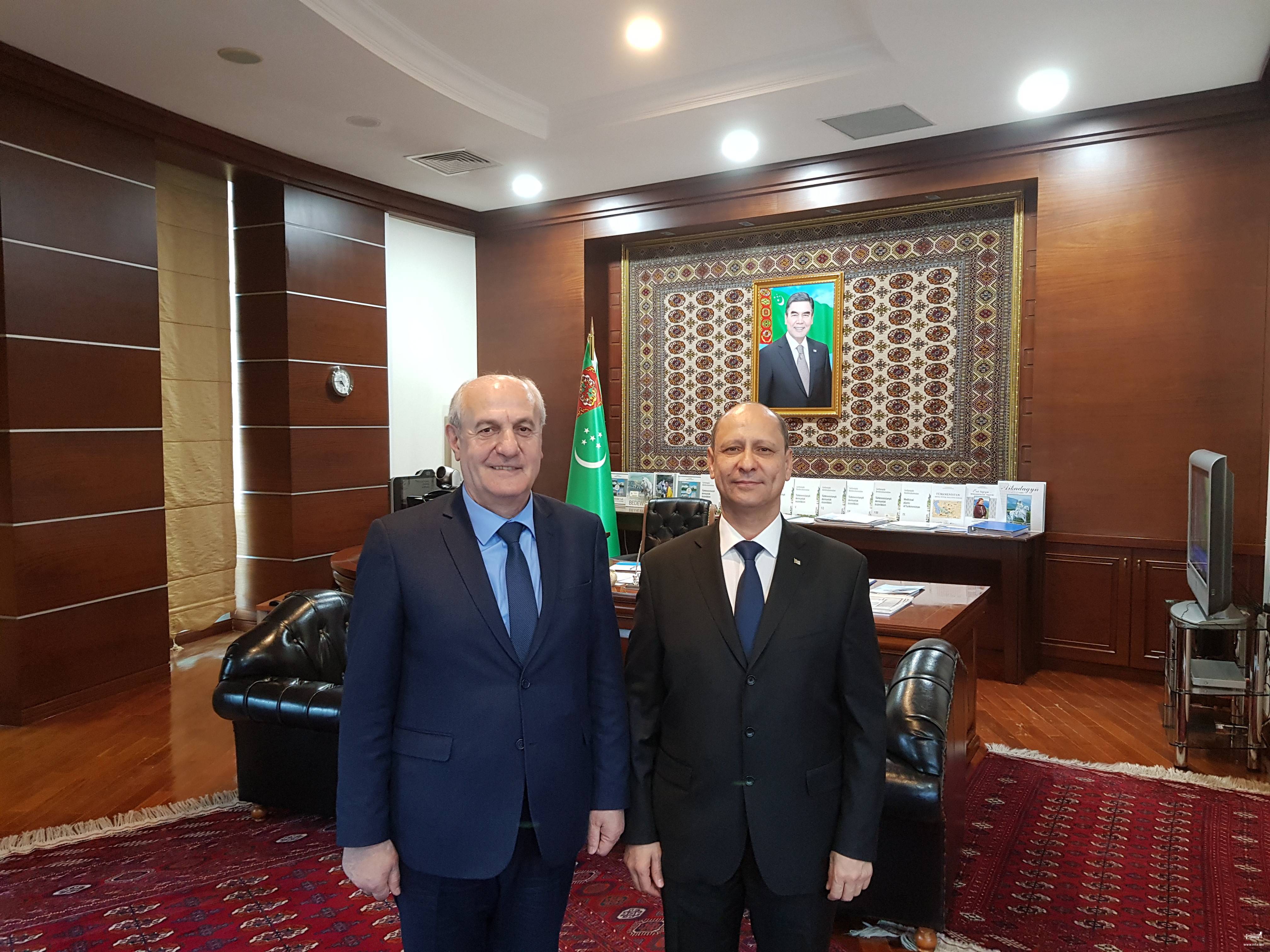 Դեսպան Բադալյանի հանդիպումը Թուրքմենստանի առողջապահության և բժշկական արդյունաբերության նախարարի հետ