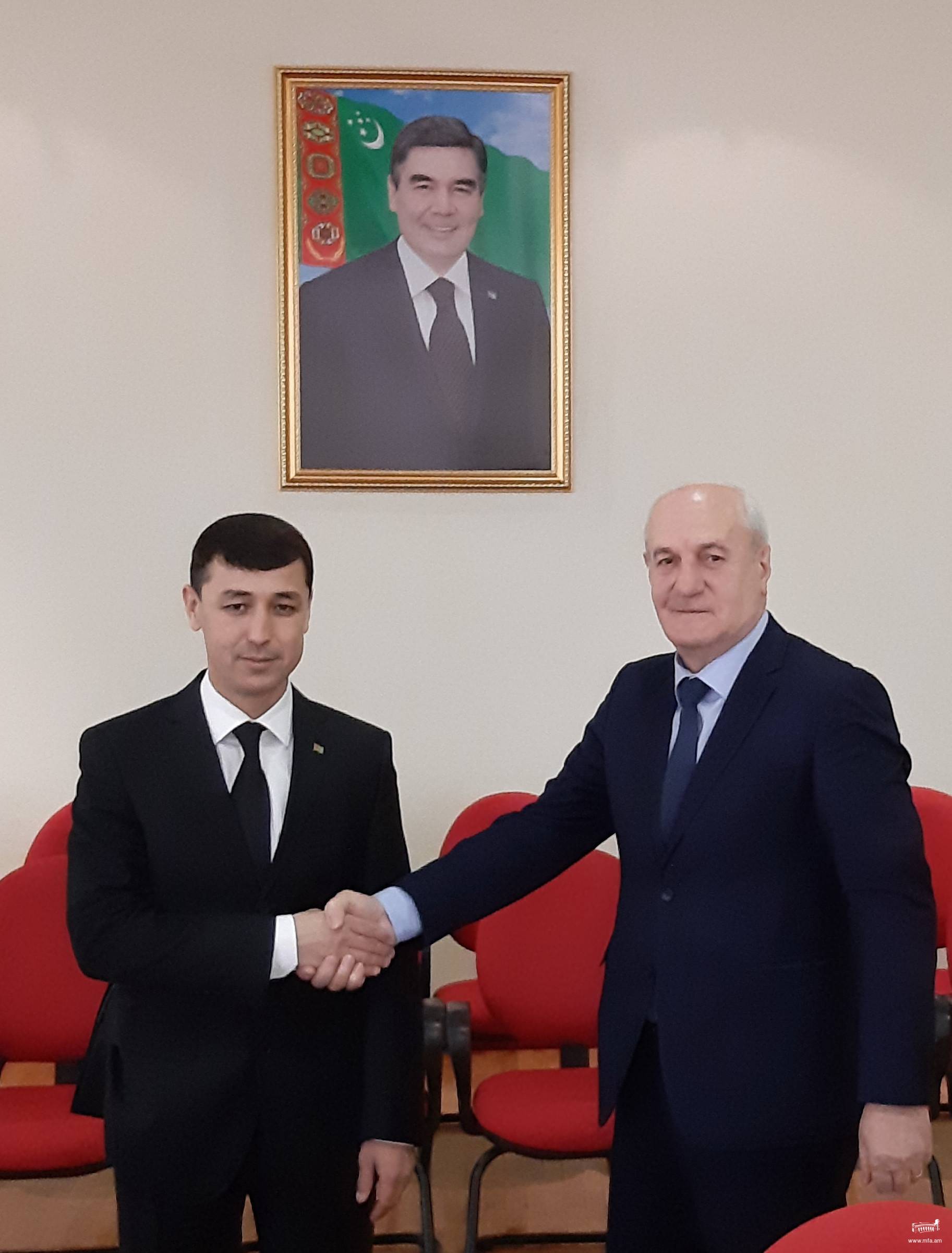 Դեսպան Բադալյանի հանդիպումը Թուրքմենստանի տեքստիլ արդյունաբերության նախարարի հետ