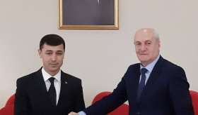  Встреча посла Бадаляна с министром текстильной промышленности Туркменистана.
