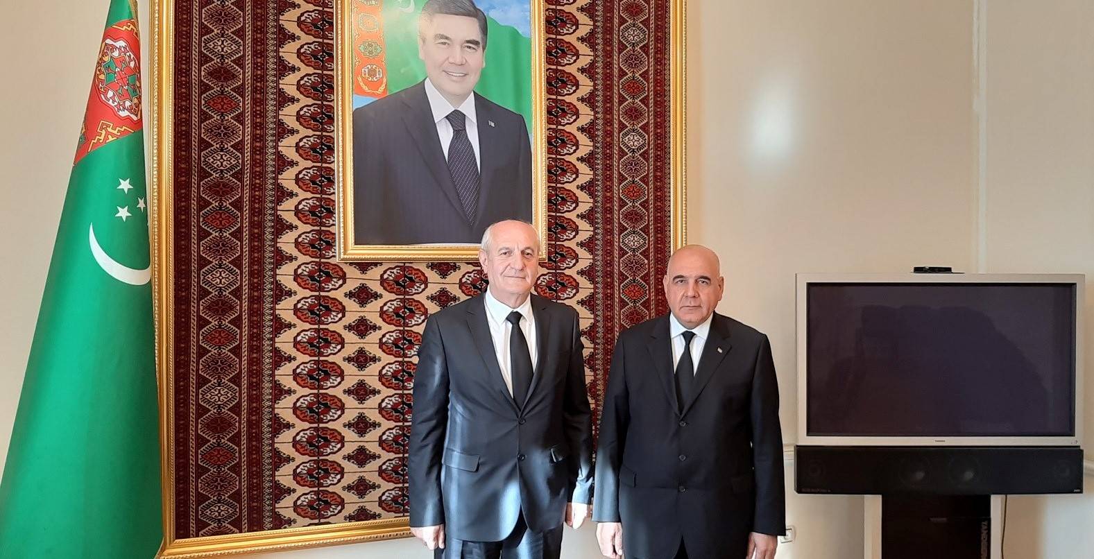 Դեսպան Գառնիկ Բադալյանի հանդիպումը Թուրքմենստանի գիտությունների ակադեմիայի նախագահի հետ